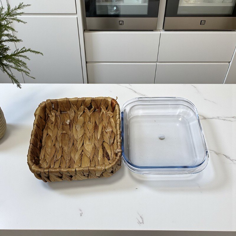 Lecasa - Glass Baking Dish with Handwoven Water Hyacinth Square Basket - 900ml - Image 2